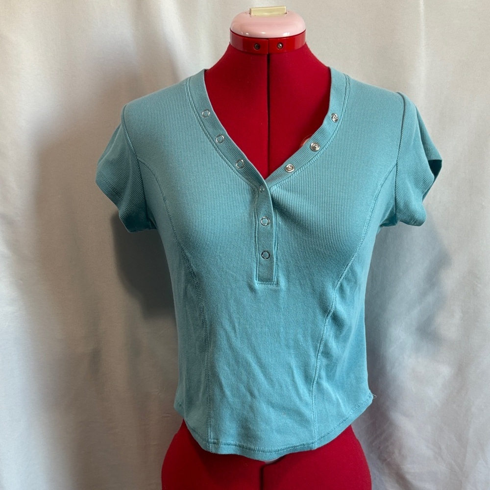 NOBO Aqua Short Sleeve V-Neck Top LL153